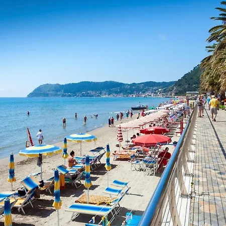 Centro E Mare A Portata Di Mano Albenga